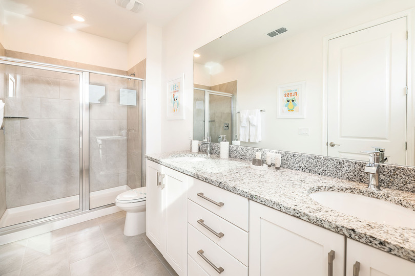 This en suite bathroom allows plenty of space to spread out with a dual vanity