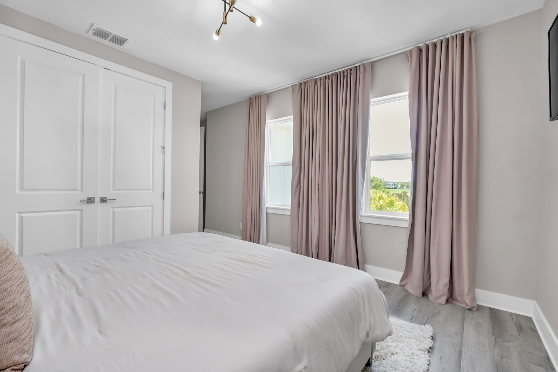 Entspannen Sie sich stilvoll in diesem 13 Schlafzimmer umfassenden Orlando Mansion 6636