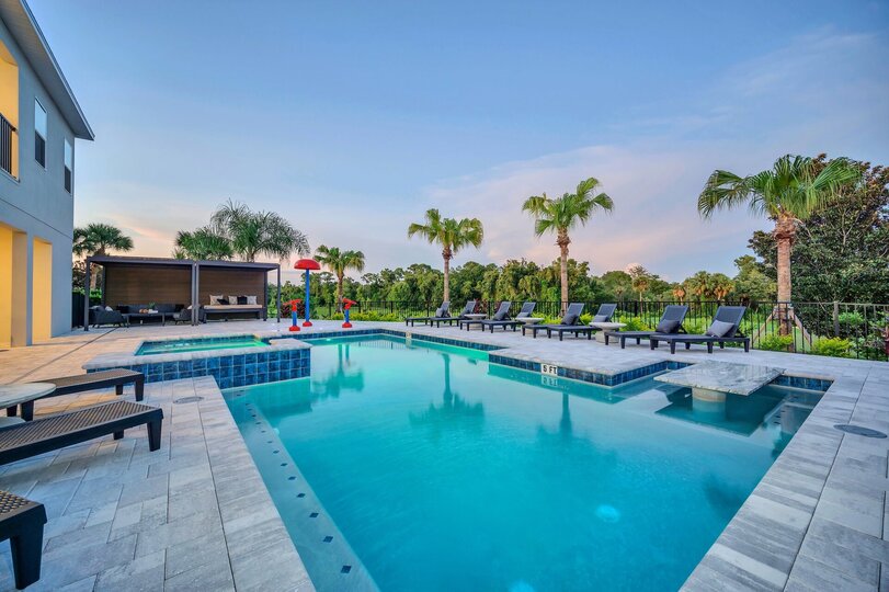 Entspannen Sie sich stilvoll in diesem 13 Schlafzimmer umfassenden Orlando Mansion 6636