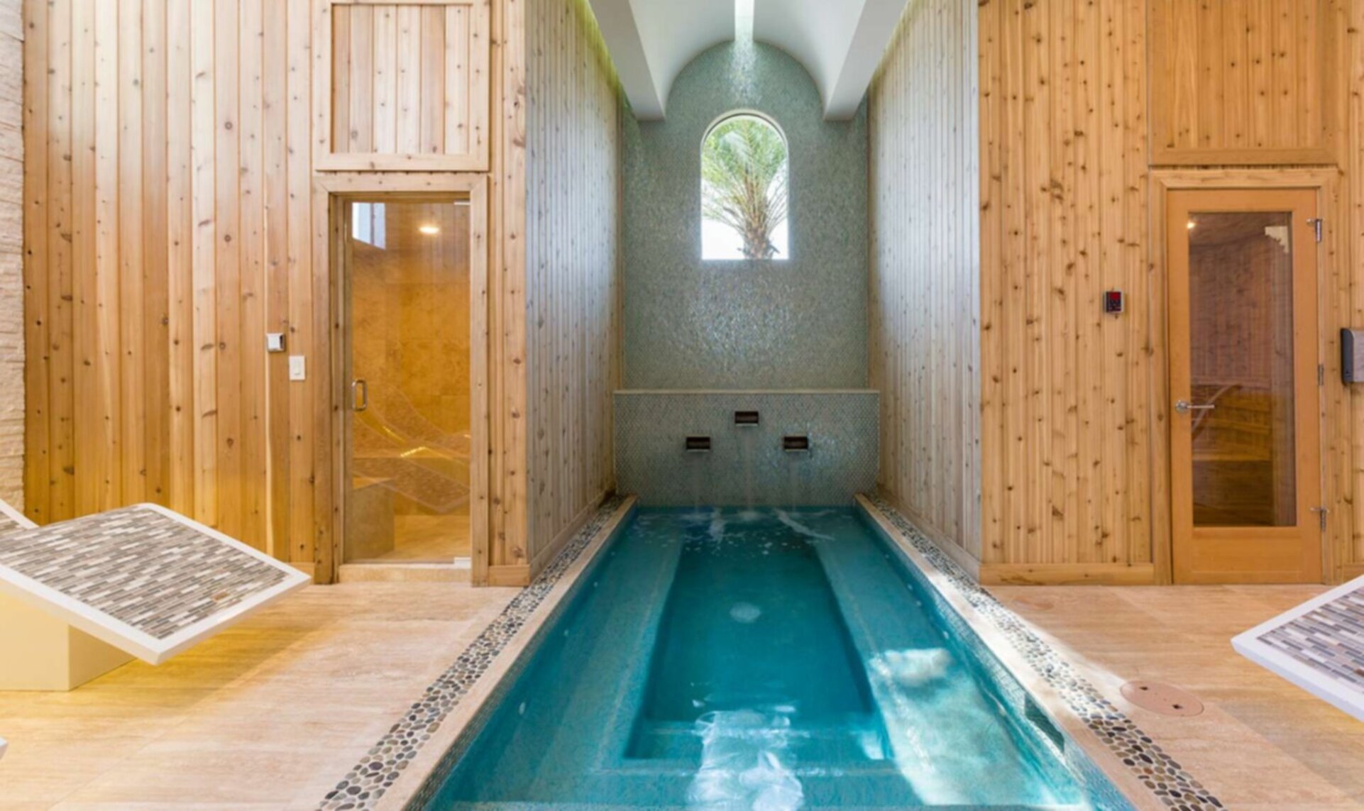 Wunderschön gestaltete Villa mit 9 Schlafzimmern, 6645
