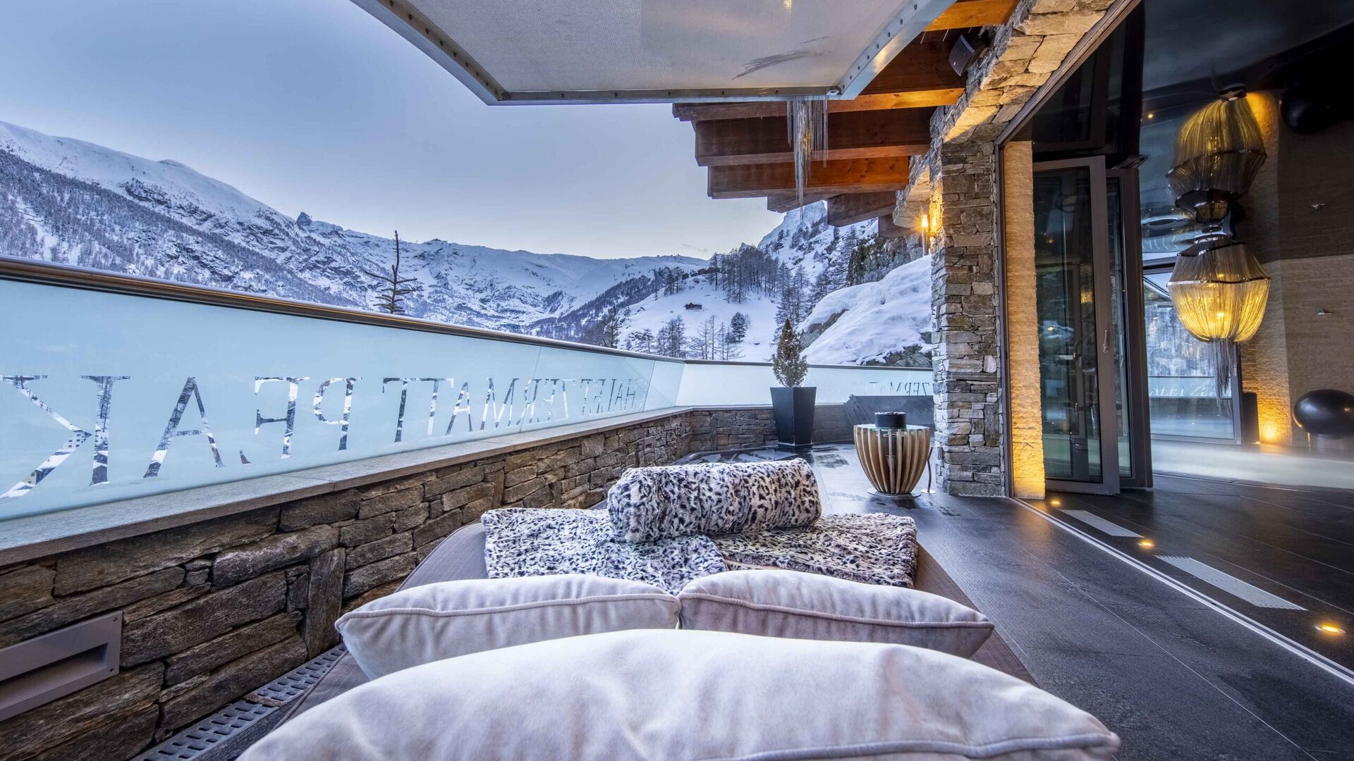Matterhornblick und alpine Eleganz, Luxus-Walliser-Chalet 1407