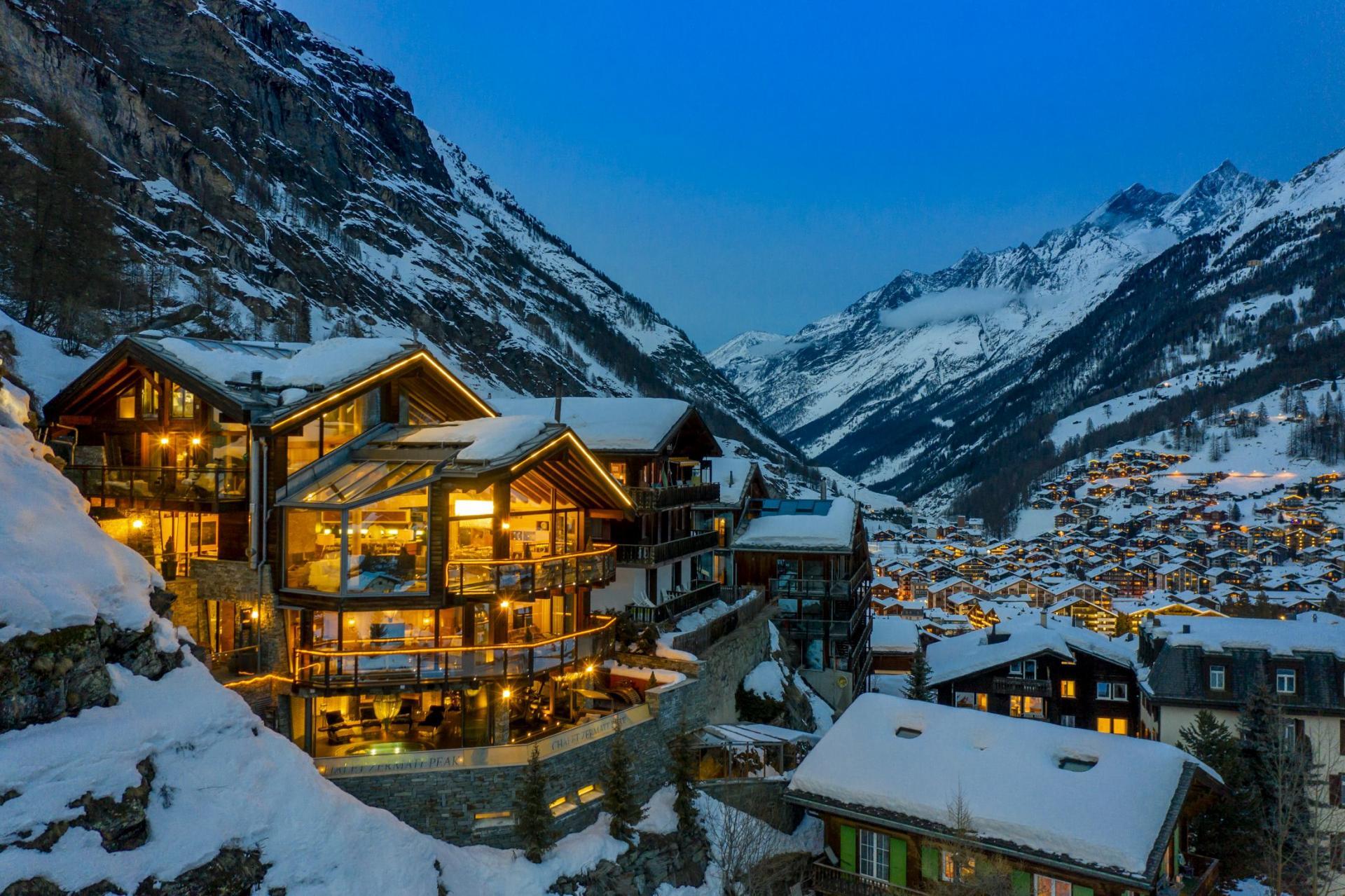 Matterhornblick und alpine Eleganz, Luxus-Walliser-Chalet 1407