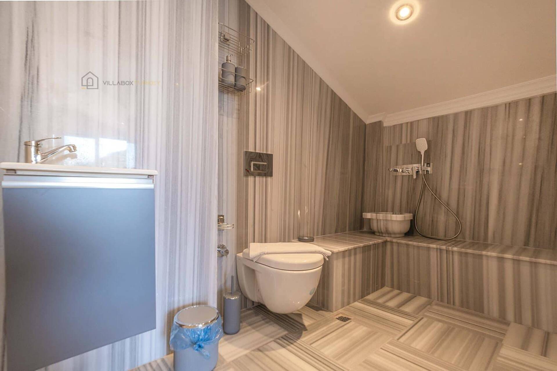 Your Private Corner of Holiday Living 1037