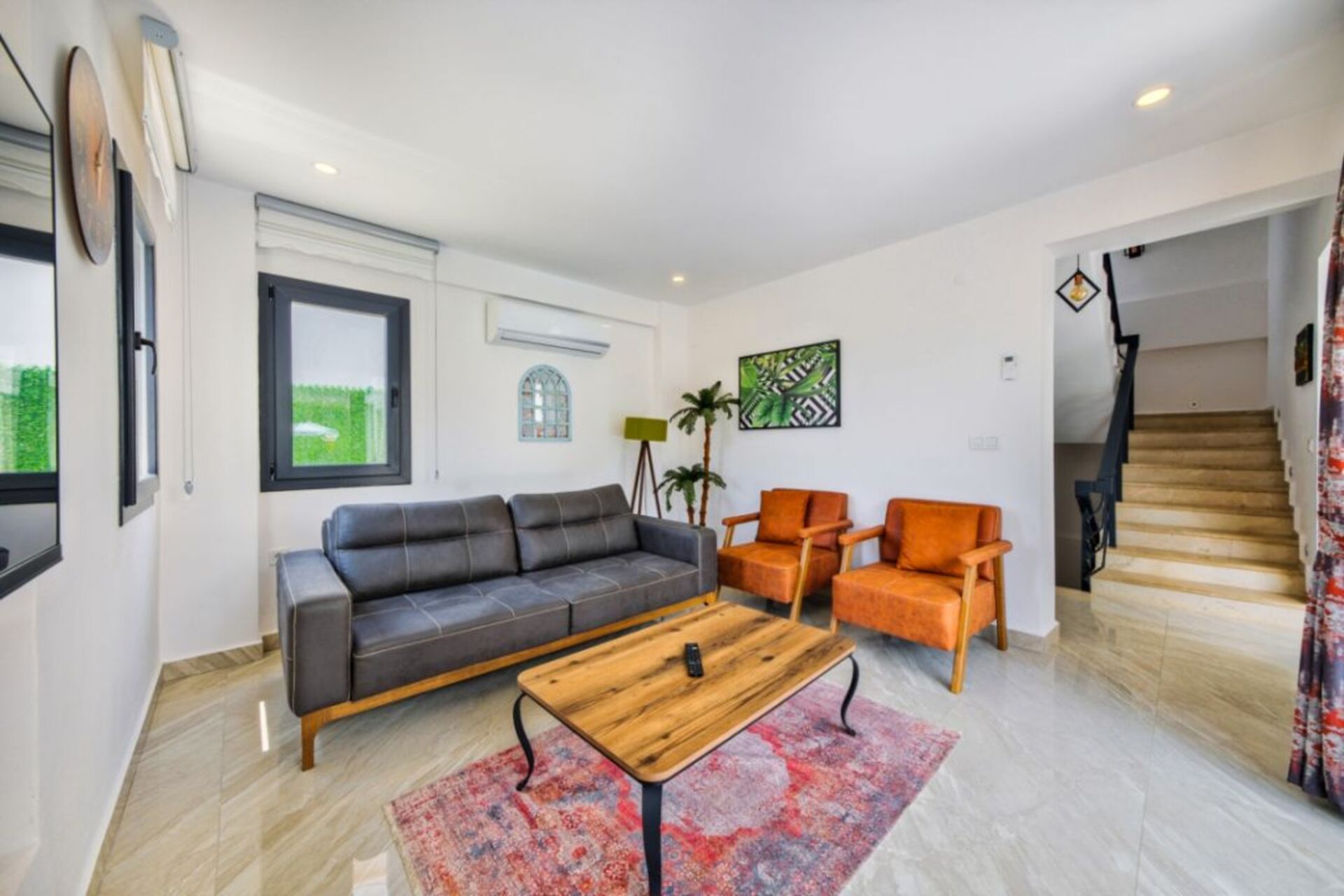 Your Own Setting for Holiday Living 1047