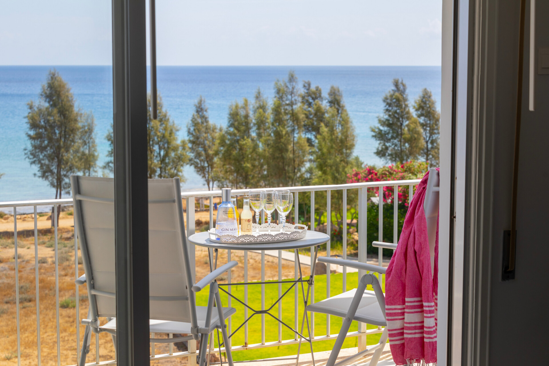 Moderne H2O Suite in der Nähe des Strandes von Ayia Triada