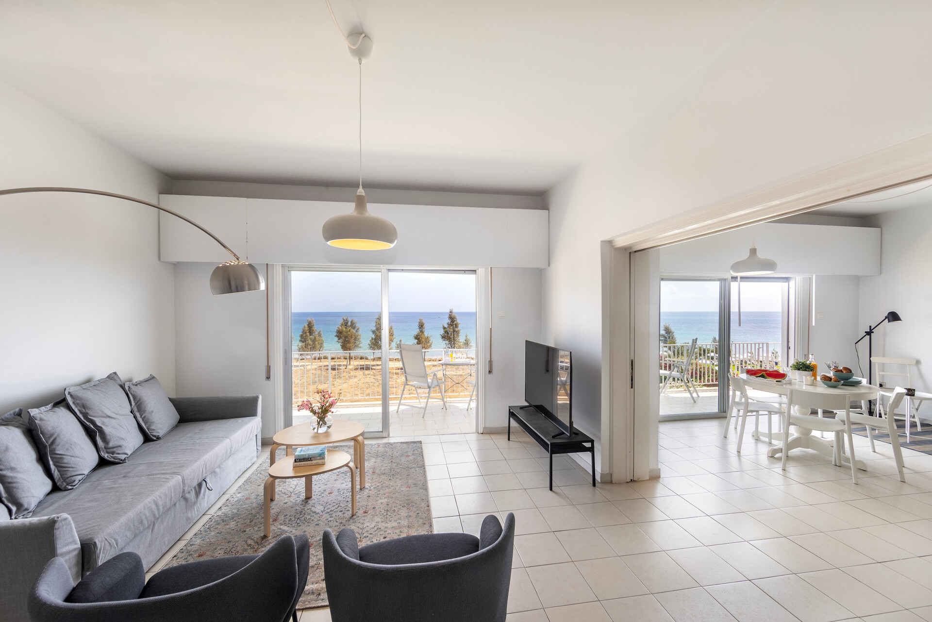 Moderne H2O Suite in der Nähe des Strandes von Ayia Triada