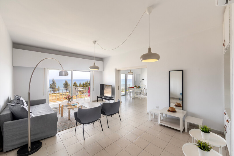 Moderne H2O Suite in der Nähe des Strandes von Ayia Triada