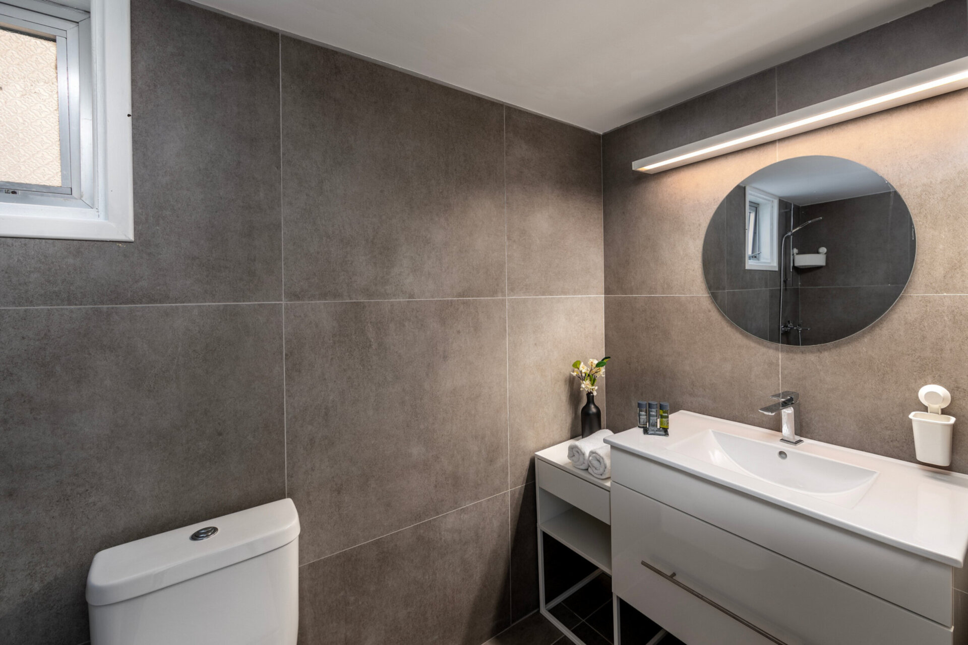 Moderne H2O Suite in der Nähe des Strandes von Ayia Triada