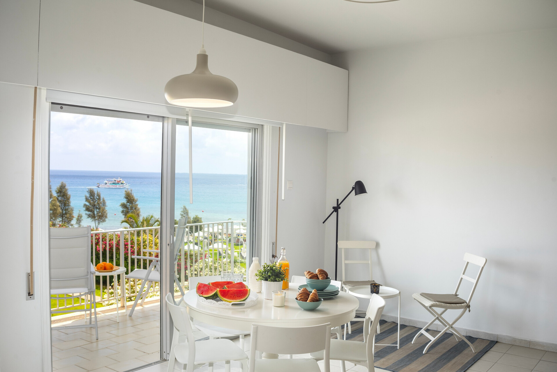 Moderne H2O Suite in der Nähe des Strandes von Ayia Triada