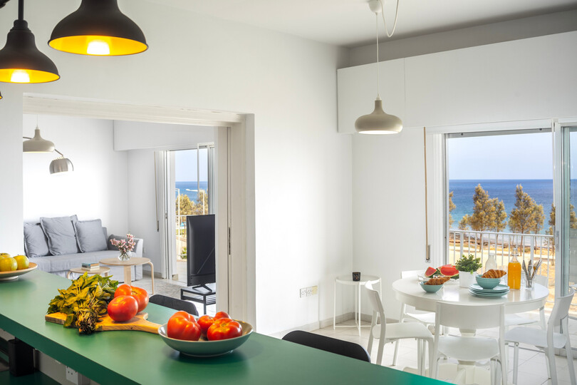 Moderne H2O Suite in der Nähe des Strandes von Ayia Triada