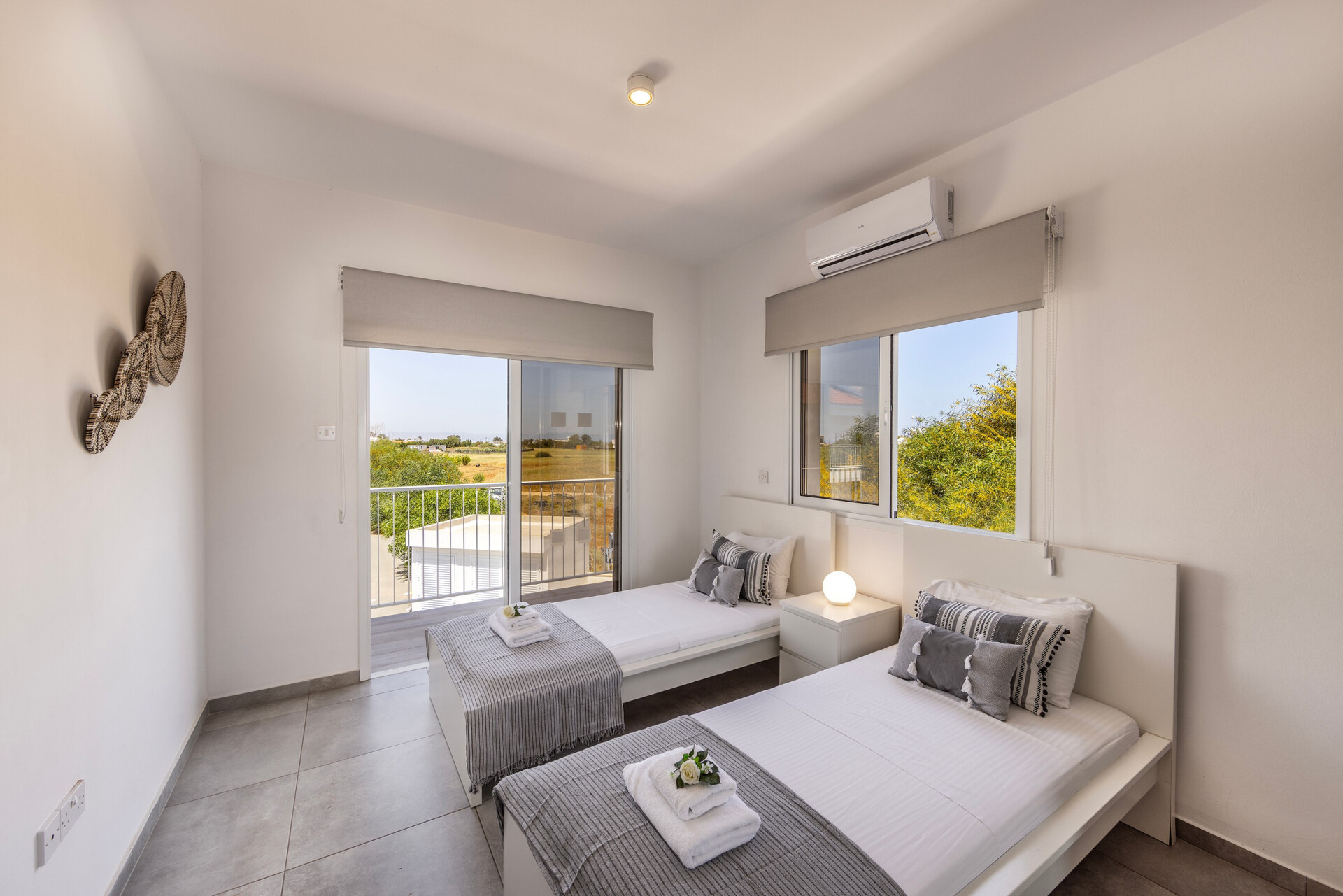 Elegante Villa in Ayia Napa mit privatem Garten, 1395