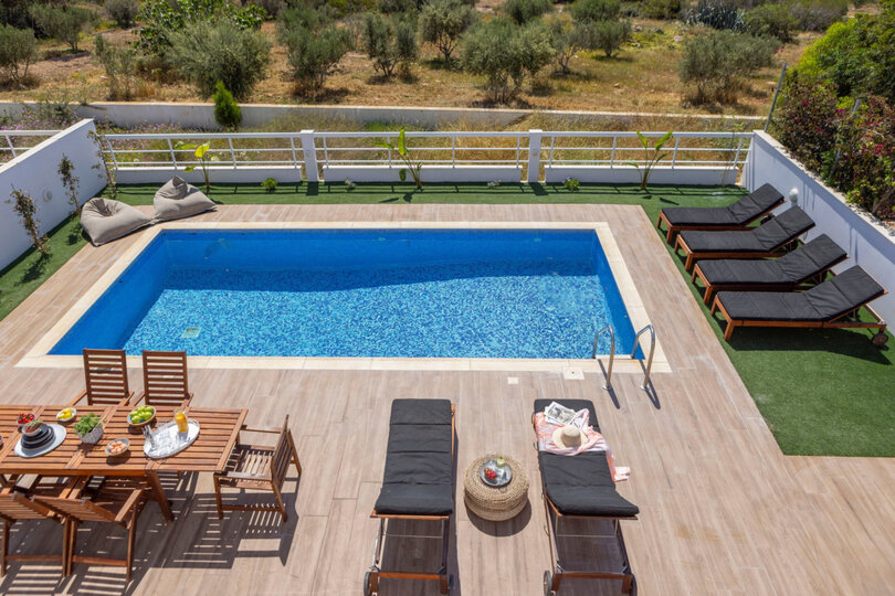 Elegante Villa in Ayia Napa mit privatem Garten, 1395