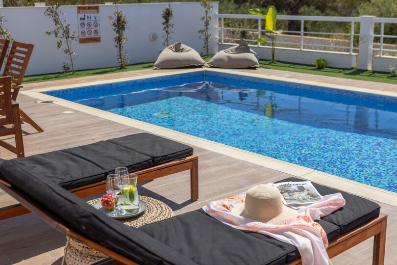 Elegante Villa in Ayia Napa mit privatem Garten, 1395
