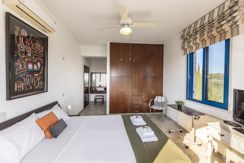 Moderne 4-Schlafzimmer-Villa Oasis in Ayia Napa, 1396