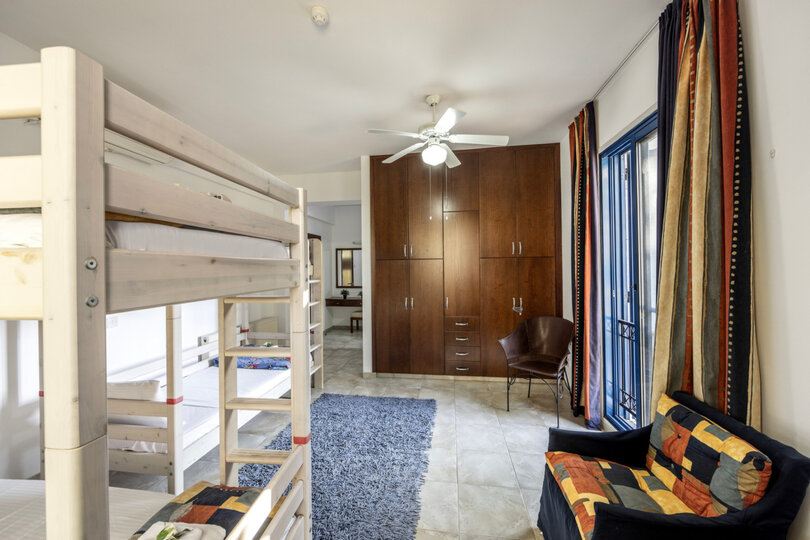 Moderne 4-Schlafzimmer-Villa Oasis in Ayia Napa, 1396