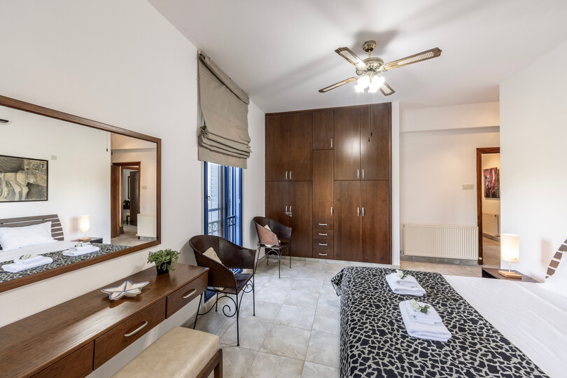 Moderne 4-Schlafzimmer-Villa Oasis in Ayia Napa, 1396