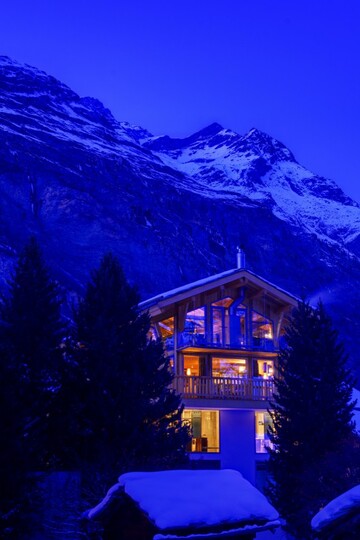 Erhabene Eleganz mit Blick auf das Matterhorn, Wallis Chalet 1012