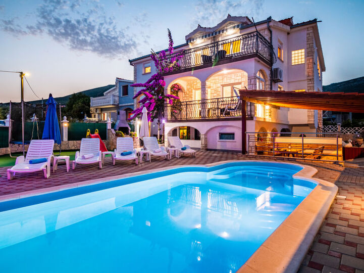 Geräumige Küstenvilla mit privatem Pool und mehreren Wohnbereichen in der Nähe von Split – Villa 1069, Kastel, Croatia