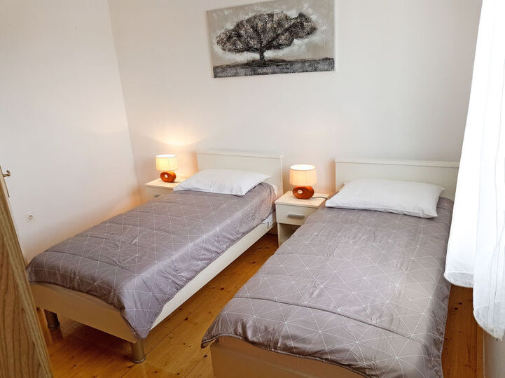 Geräumiger Rückzugsort auf zwei Ebenen mit privatem Pool und Terrassen in der Nähe von Biograd na Moru – Villa 1001