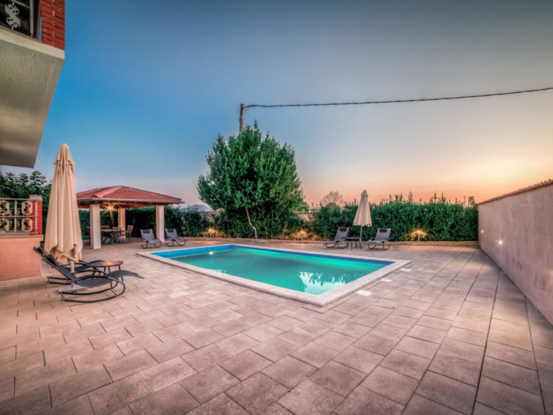 Geräumiger Rückzugsort auf zwei Ebenen mit privatem Pool und Terrassen in der Nähe von Biograd na Moru – Villa 1001
