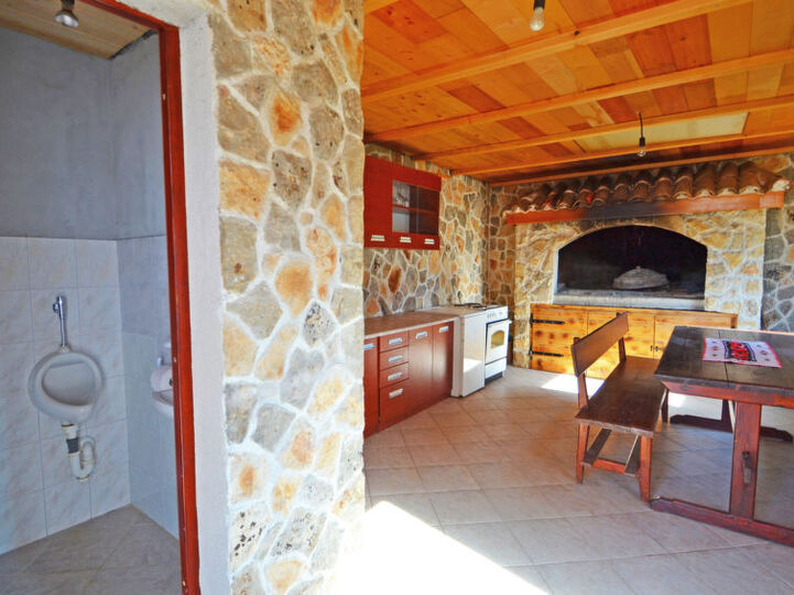 Geräumiger Rückzugsort auf zwei Ebenen mit privatem Pool und Terrassen in der Nähe von Biograd na Moru – Villa 1001