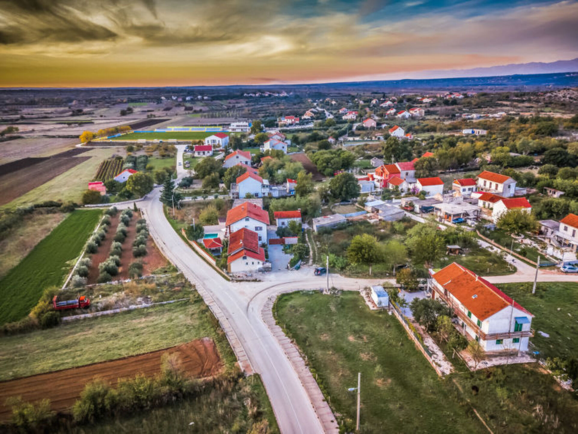 Geräumiger Rückzugsort auf zwei Ebenen mit privatem Pool und Terrassen in der Nähe von Biograd na Moru – Villa 1001