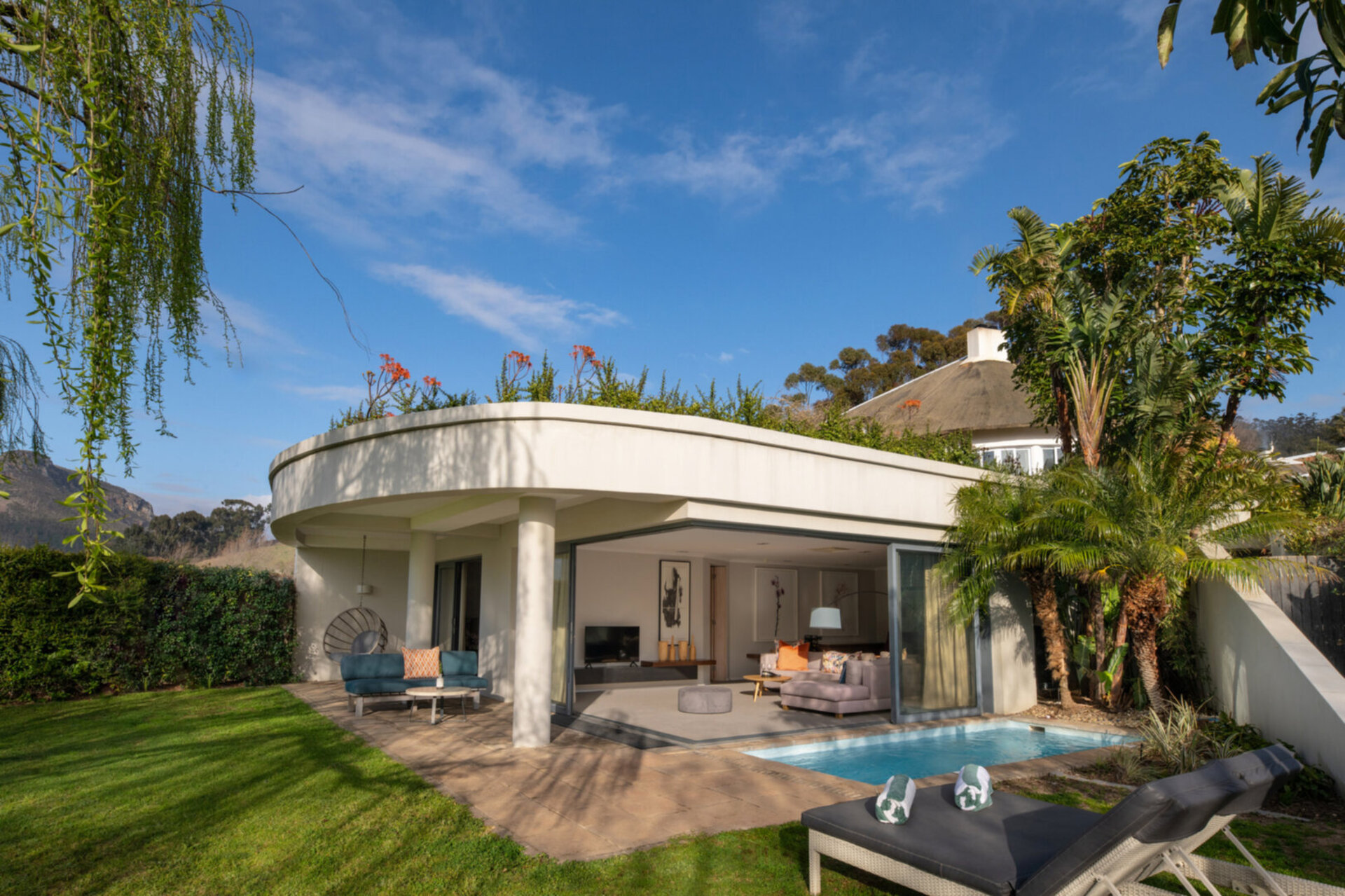 Breathtaking Views & Tranquil Luxury at Mont Rochelle, 1027