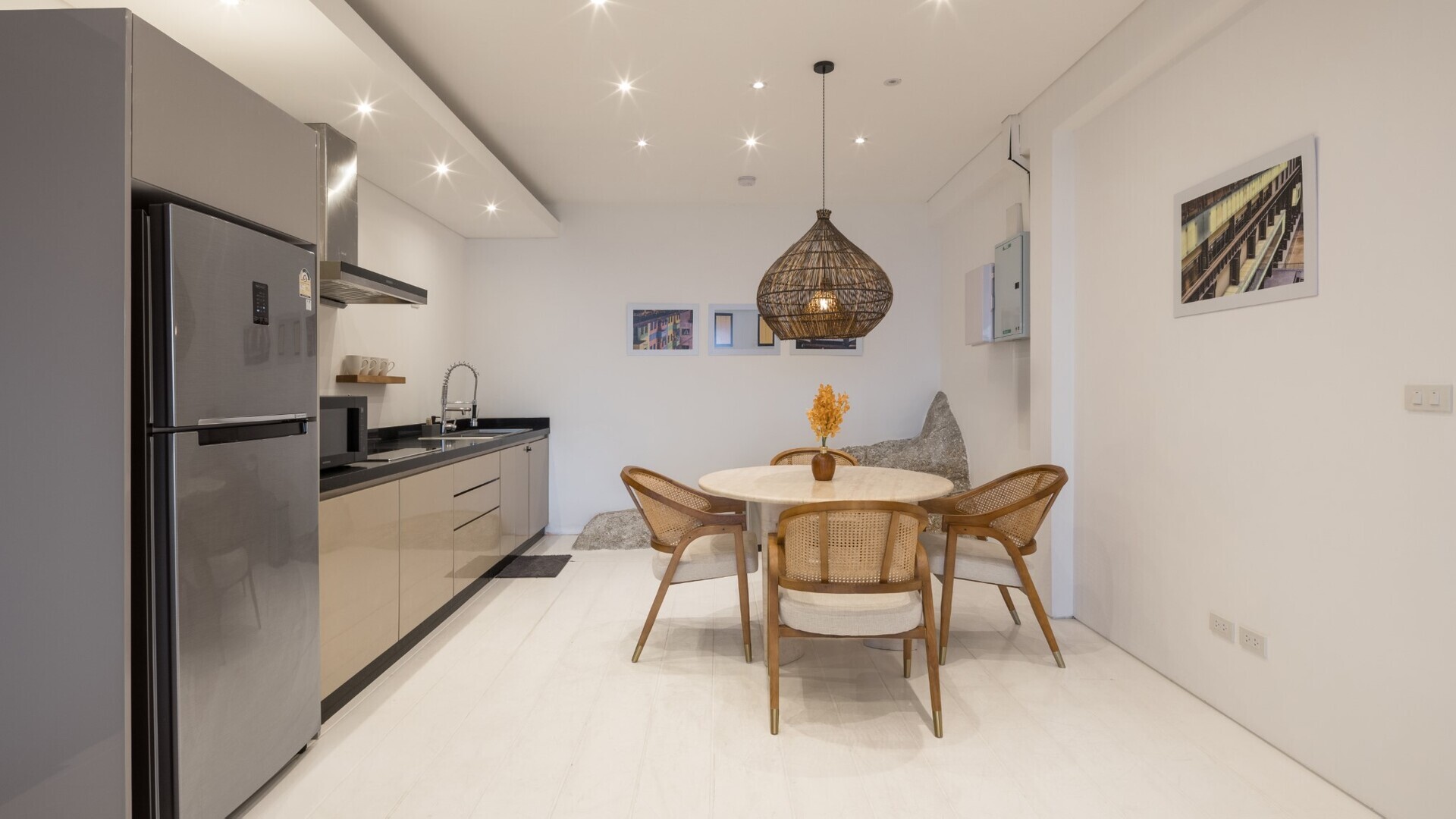 Golden Lotus - The Harmony Villa - Living and dining room b 2