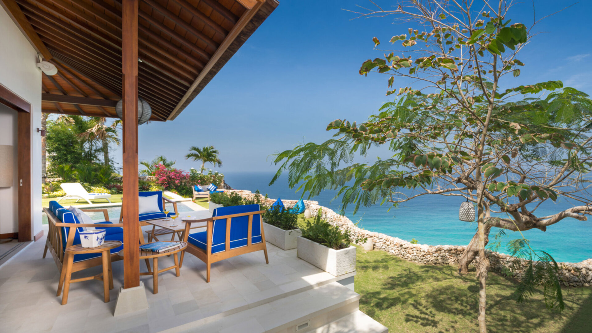 Sol y Mar Spellbinding tropical villa overlooking the ocean