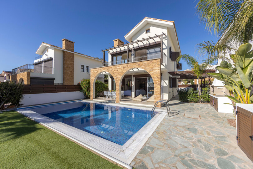 5-Sterne-Villa Ayia Napa Ionion Seafront – Luxuriöser Strandurlaub