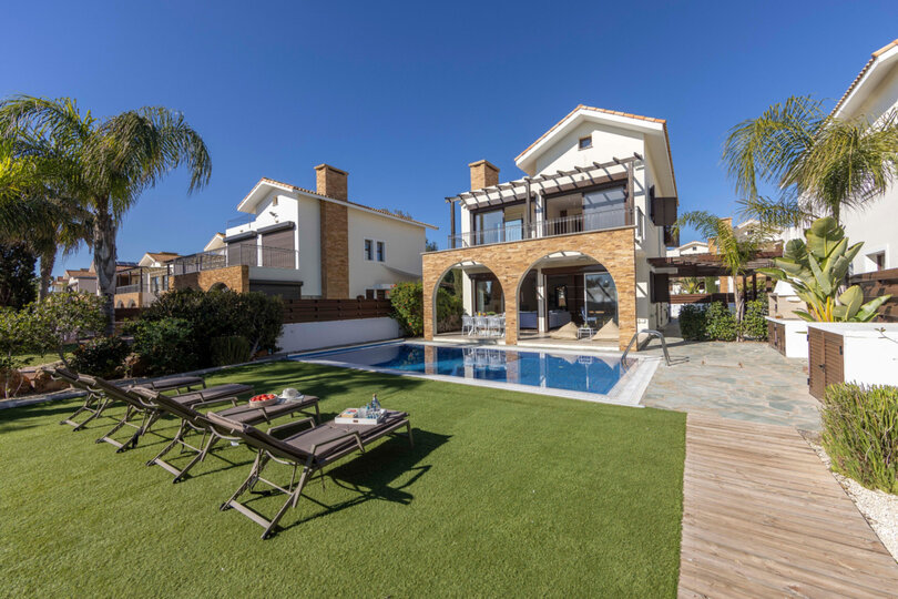 5-Sterne-Villa Ayia Napa Ionion Seafront – Luxuriöser Strandurlaub