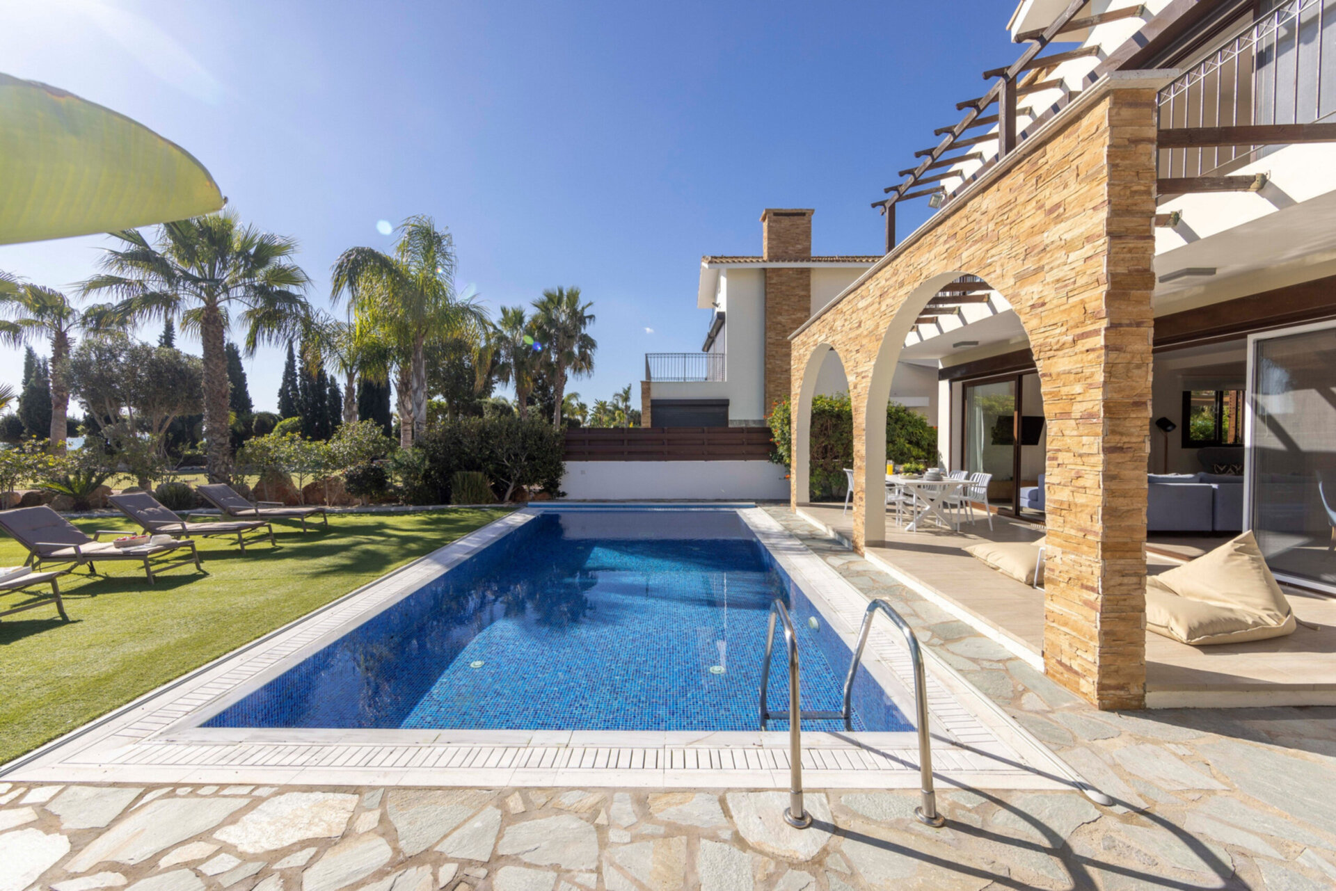 5-Sterne-Villa Ayia Napa Ionion Seafront – Luxuriöser Strandurlaub