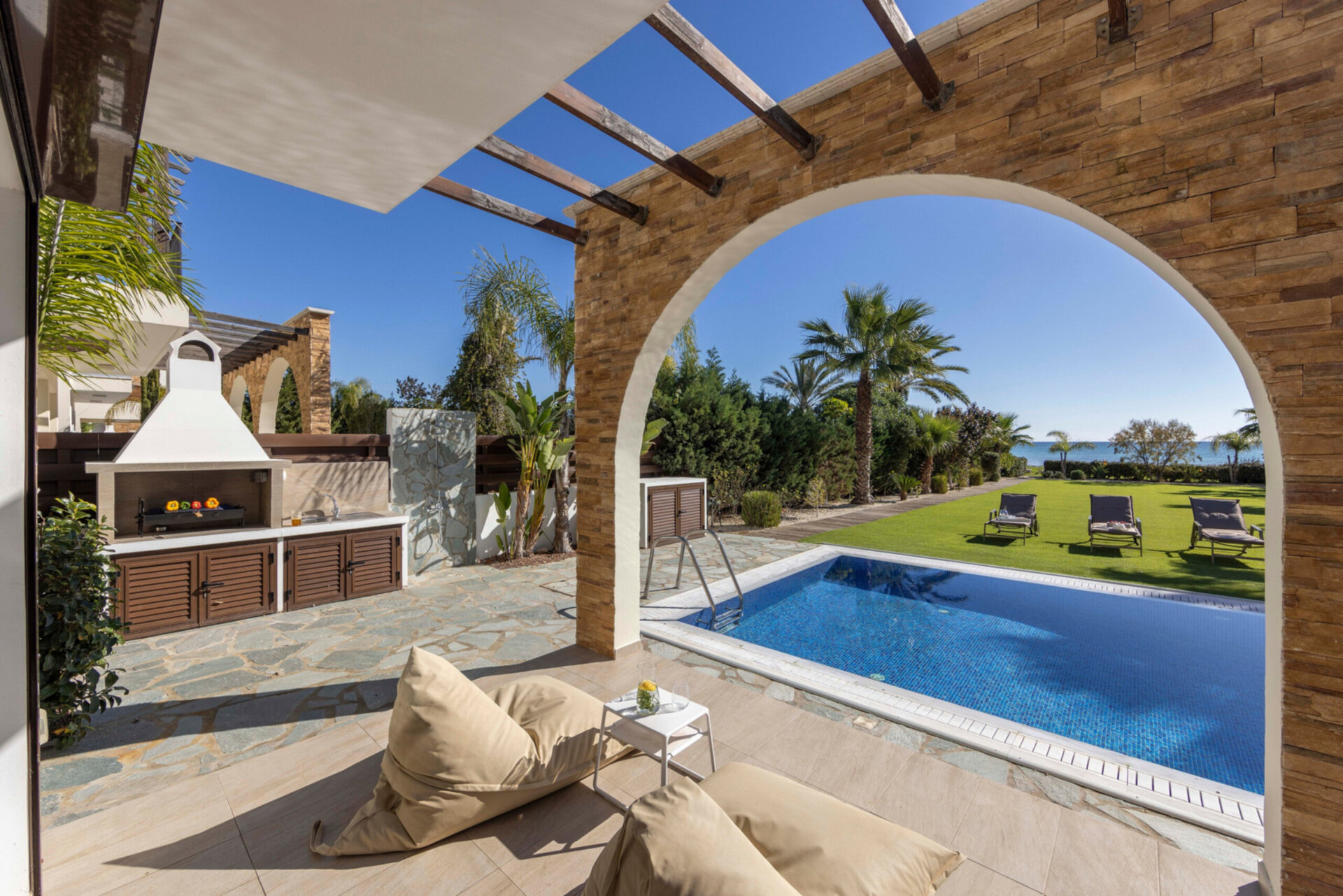 5-Sterne-Villa Ayia Napa Ionion Seafront – Luxuriöser Strandurlaub