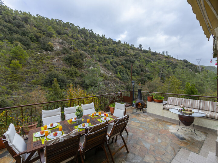 5 Star Villa Troodos Riverside - Luxury Mountain Retreat, Amiantos, Cyprus