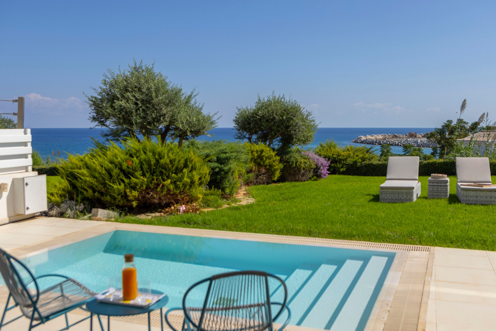5-Sterne-Villa Sirina Paradise Seafront – Exklusives Strandrefugium