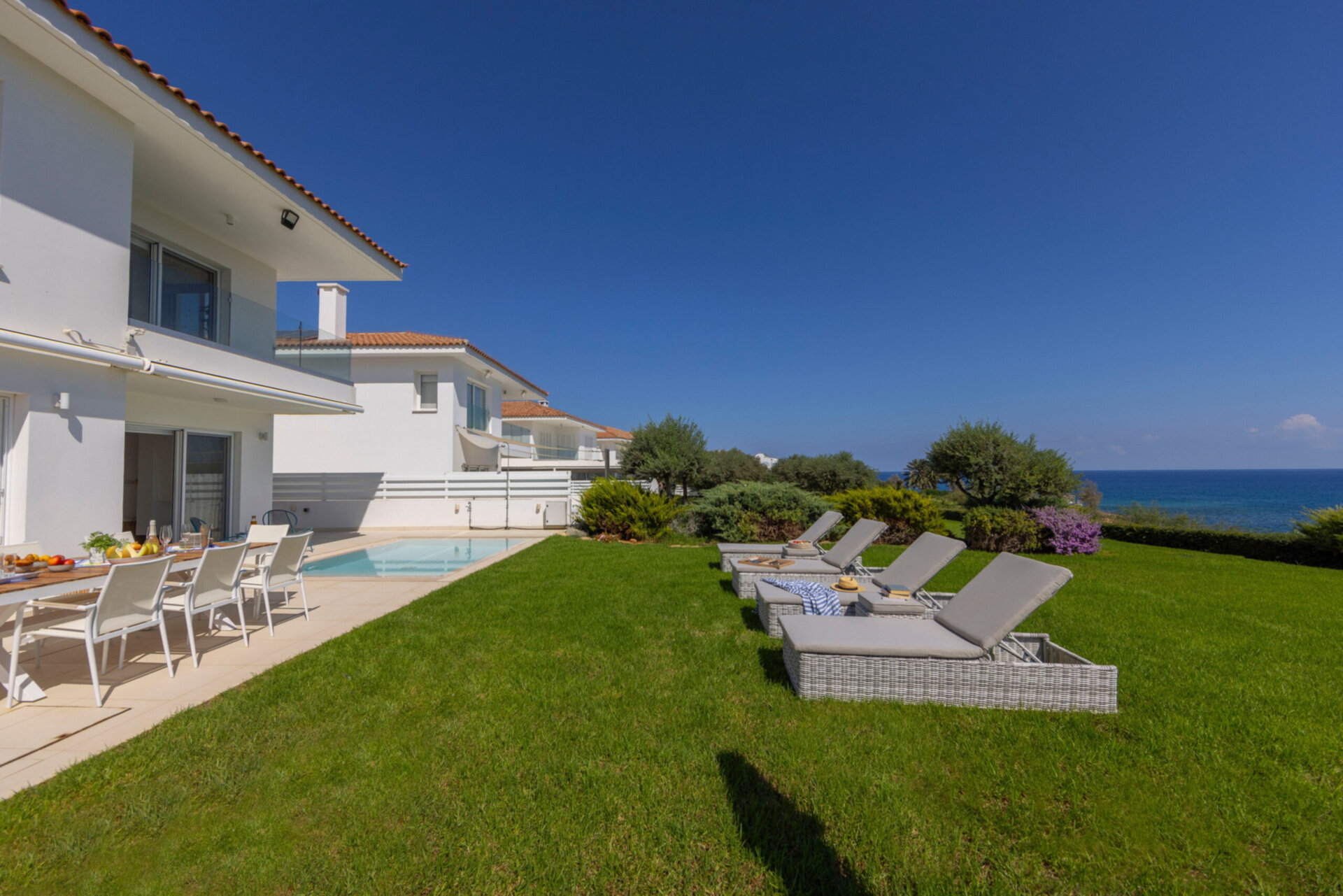 5-Sterne-Villa Sirina Paradise Seafront – Exklusives Strandrefugium