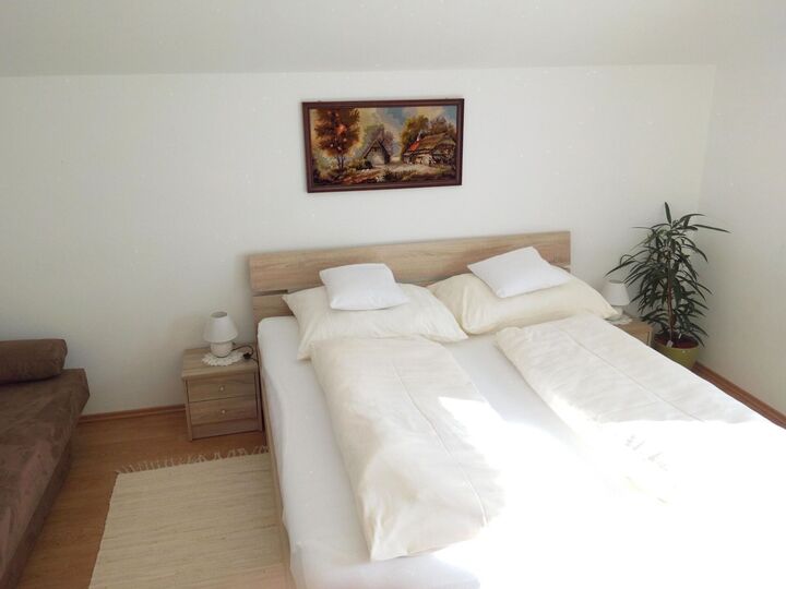 Ruhige 2-Zimmer-Ferienwohnung in Innsbruck-Land, 5 Schlafplätze, 1294