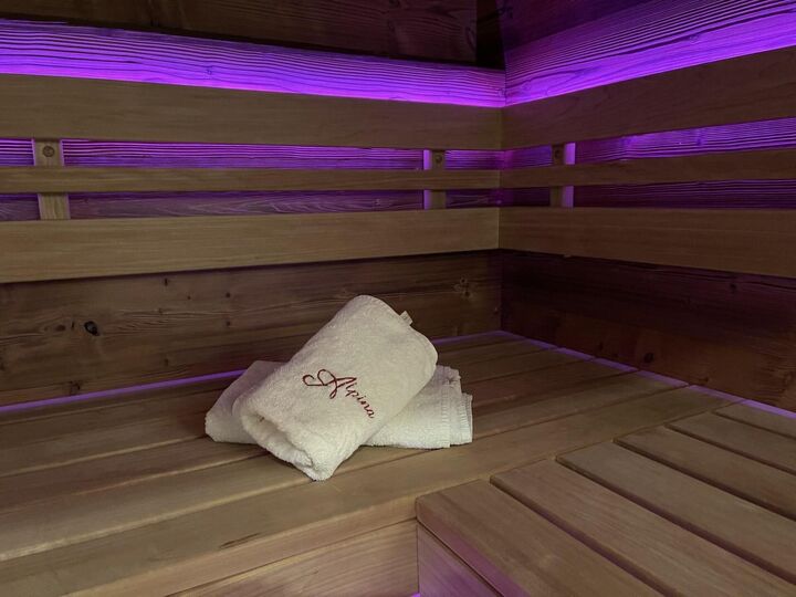 Beautiful 2-Bed Apartment in Bregenz, Sleeps 4, 1029