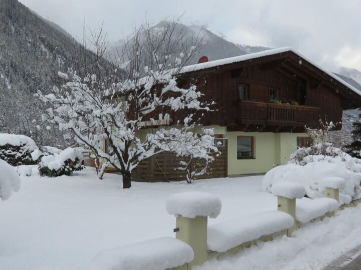 Ferienwohnung mit 2 Schlafzimmern und Bergblick in Imst, für 4 Personen, 1314, Umhausen, Austria