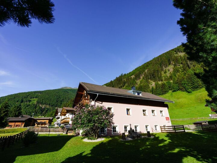 Idyllisches 5-Schlafzimmer-Haus in Lienz, 12 Schlafplätze, 1329, Großdorf, Austria