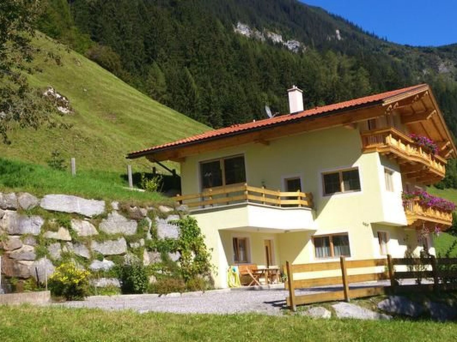 Ferienwohnung mit 2 Schlafzimmern und Bergblick in Schwaz, für 6 Personen, 1345
