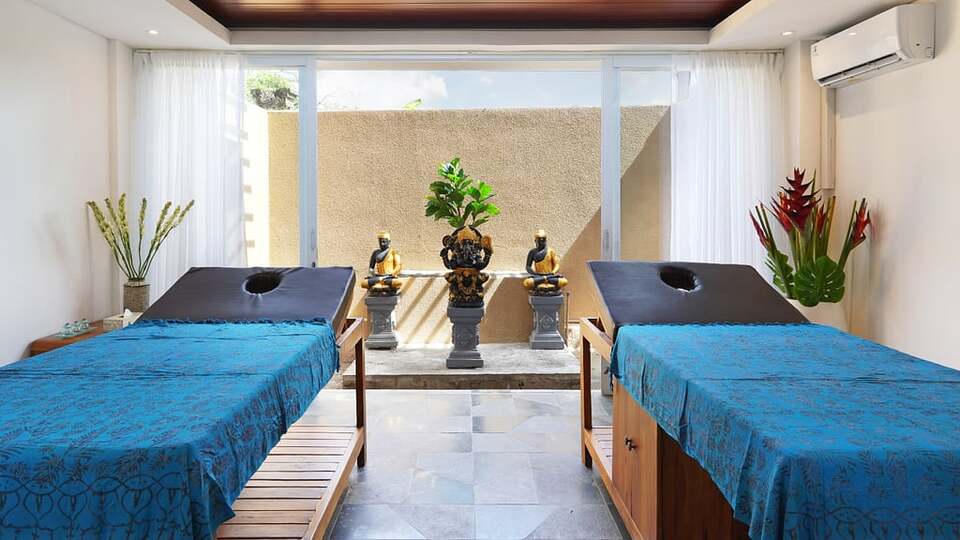 5 Star The Chand’s Two – Tropical Beachfront Haven