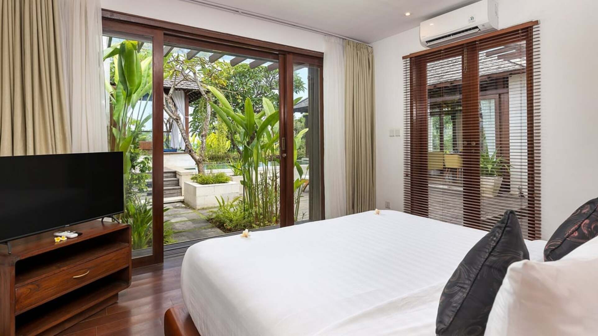 5 Star The Chand’s Estate – Exclusive Beachfront Collection
