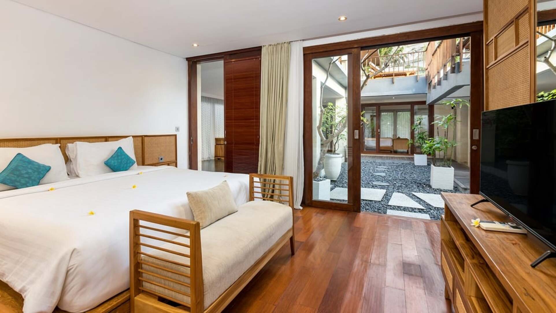 5 Star The Chand’s Estate – Exclusive Beachfront Collection