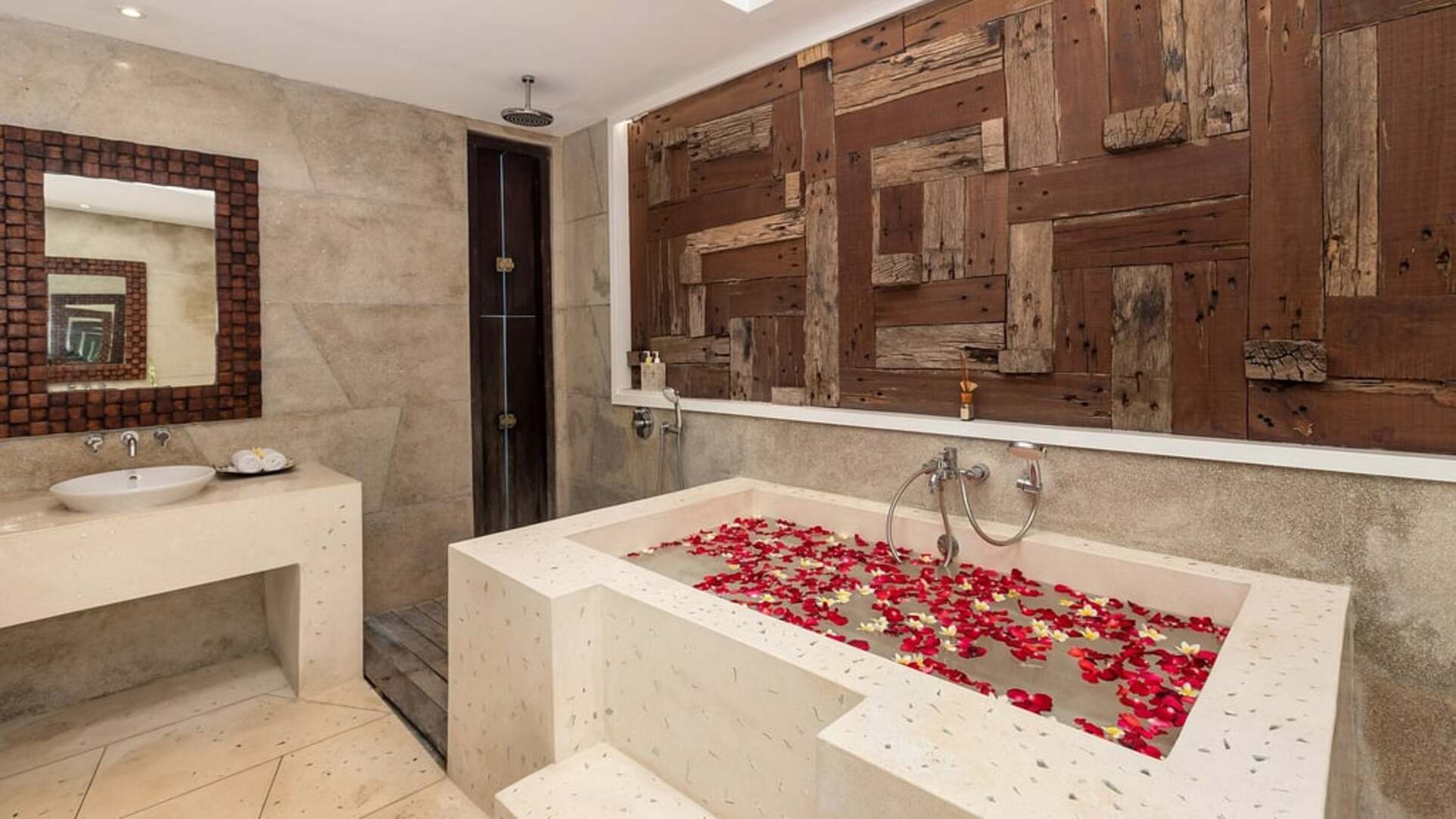 5 Star The Chand’s Estate – Exclusive Beachfront Collection