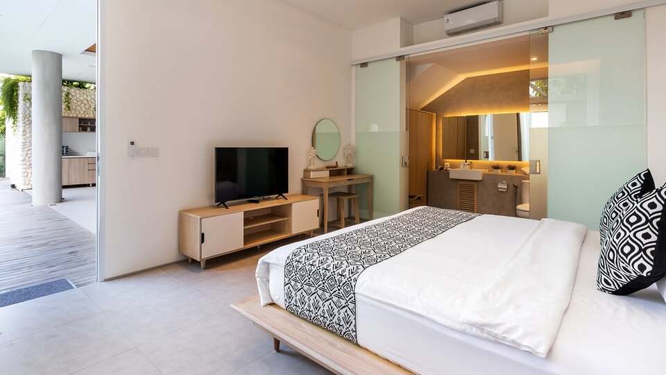 5 Star Swan Villa 2 – Petitenget Garden Retreat