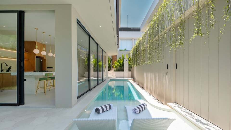 5 Star Loona Palm Seseh 1 - Contemporary Coastal Retreat