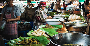 Nachtleben und Nachtmärkte in Patong und Phuket.
